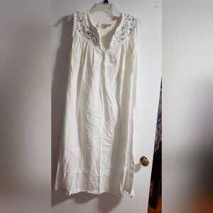 Embroidered Sleeveless White Nightgown